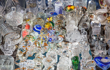 Trödel,Zeeland,Holland,Markt,Stand,Porzelan,Werkzeug,Altertümer,Blumen,Uhren,Uhrwerke,Handarbeit,Marmelade,Tierfelle,Ente,Kücken,Postkarte,Cloun,Puppe,Tafel,Kreide,Zierijzee,Renesse,Schlüssel,Verroste