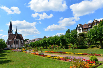 Stadtgarten und St.Bonifatius in Emmendingen im Breisgau © Ilhan Balta