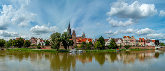Fototapeta na wymiar Ulm city and the Danube river-panoram view