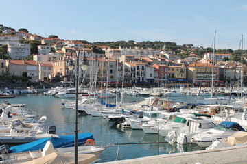 Fototapeta na wymiar Hafen von Cassis