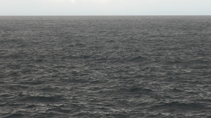 灰色の海
