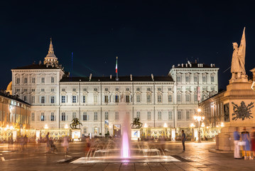 Fototapeta na wymiar Torino di notte