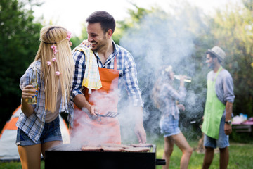 Naklejka premium Group of friends making barbecue in the nature