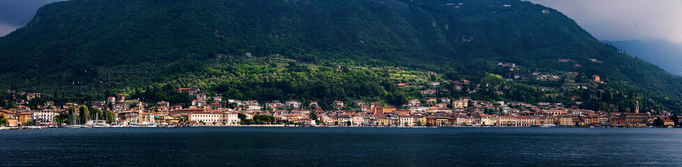 Fototapeta na wymiar Summer vacation near nature at Lake Garda.