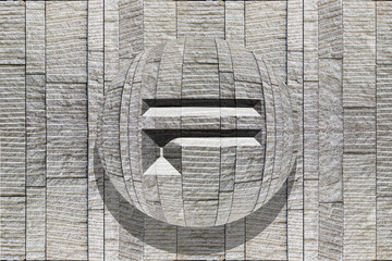 Steinwand Kugel Buchstabe F © Xaver Klaussner