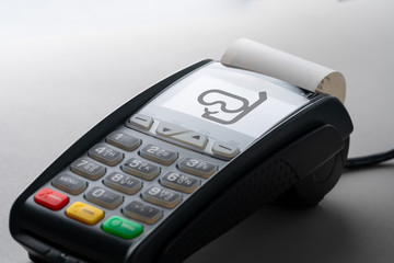 Obraz premium Holiday concept with credit card machine