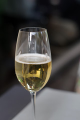 Verre d'un apéritif finlandais à base de cassis