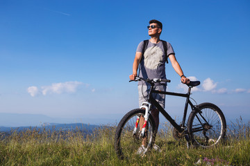 Fototapeta na wymiar Male cyclist on the mountain