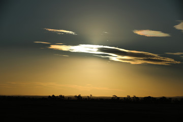 Sonnenuntergang Sonnenaufgang und Wolken