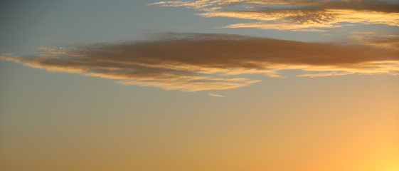 Sonnenuntergang Sonnenaufgang und Wolken