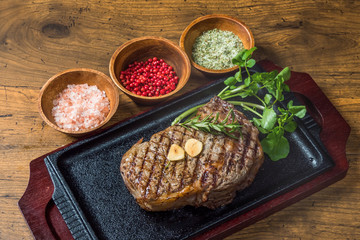 高級グリルステーキ Thick cut luxury fresh beef steak