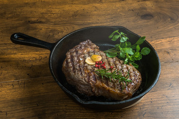 高級グリルステーキ Thick cut luxury fresh beef steak