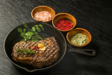 高級グリルステーキ Thick cut luxury fresh beef steak
