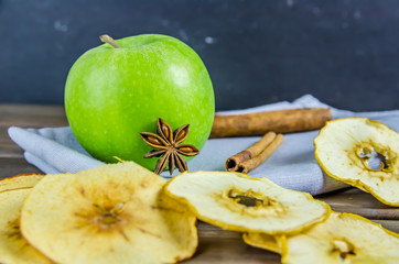 vegetarian apple chips with cinnamon and badyan