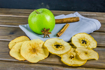vegetarian apple chips with cinnamon and badyan
