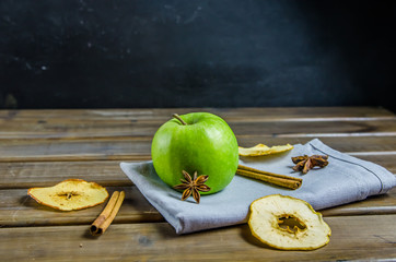 vegetarian apple chips with cinnamon and badyan