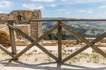 Obraz premium Ajloun Castle (Qalʻat ar-Rabad), is a 12th-century Muslim castle situated in northwestern Jordan. It was built by the Ayyubids in the 12th century and enlarged by the Mamluks in the 13th.