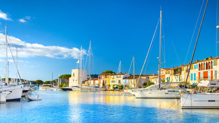 Fototapeta na wymiar View Of Colorful Houses And Boats In Port Grimaud During Summer Day-Port Grimaud, France