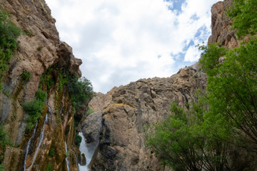 Obraz premium rocks in the mountains and a waterfall