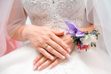 Obraz na płótnie Canvas Wedding. Bride's hands with flower bracelet.