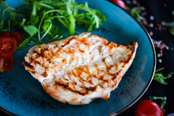 grilled chicken breast & rucola salad
