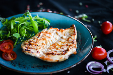 grilled chicken breast & rucola salad