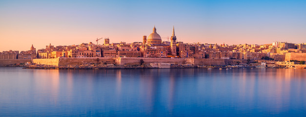 Sunrise over the Valletta city