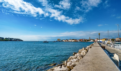 Fototapeta na wymiar Küste und Hafen/Altstadt Porec, Istrien, Kroatien