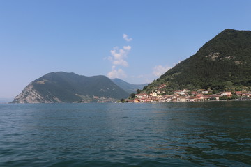 Fototapeta na wymiar Italie - Lac d'Iséo et Peschiera Maraglio