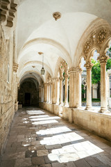 Obraz premium Courtyard with columns and arches in old Dominican monastery in Dubrovnik, Croatia