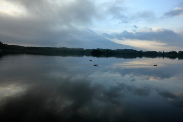 Obraz na płótnie Canvas Lake Tanukiko of the morning