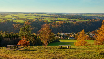 bunte Herbstlandschaft bei Wildberg im Nordschwarzwald