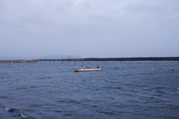 漁船と海