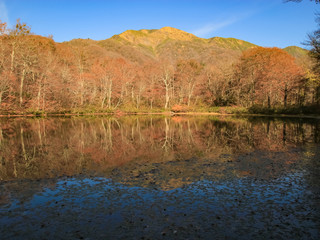 刈込池と紅葉（夕方）　福井県大野市