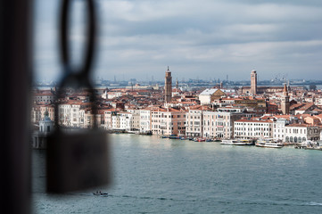 飾りの錠前、ヴェネツィアの運河