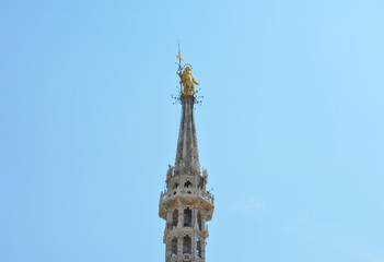 Fototapeta na wymiar Duomo di Milano (Milan Cathedral) madunina in Milan, Italy