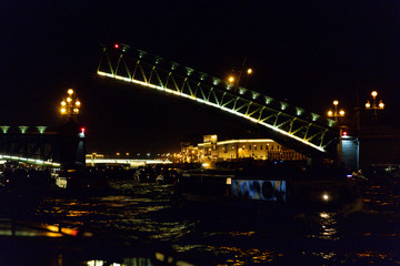 Fototapeta na wymiar single Opening bridge in St. Petersburg at night in Russia.