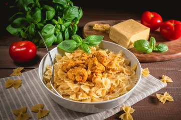 Farfalle pasta with chicken and cheese