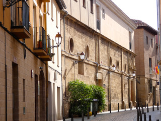 Fototapeta na wymiar Centro de la ciudad de Logroño, España. Casco antiguo de la ciudad, zonas peatonales.