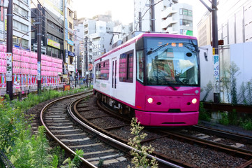 Fototapeta na wymiar 東京大塚を走る唯一の路面電車