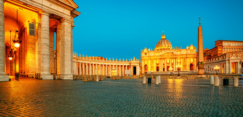 Obraz premium St. Peter's Basilica in the evening from Via della Conciliazione in Rome. Vatican City Rome Italy. Rome architecture and landmark. St. Peter's cathedral in Rome. Illumination of Rome and Vatican.