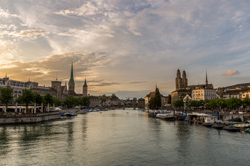 Fototapeta premium Historic Zurich downtown skyline with Fraumunster and Grossmunster churches at lake zurich during sunset, Switzerland