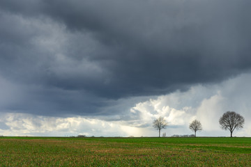 Fototapeta na wymiar Ein Sturm zieht auf über dem Niederrhein