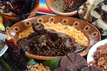 Mexican chicken mole accompanied by all its ingredients
