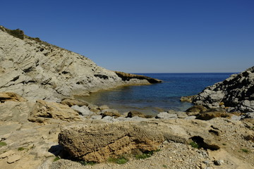 Die Felsenküste zwischen der Cala Estreta und Cala Torta auf der Halbinsel Llevant im Naturpark Llevant, Mallorca, Balearen, Spanien