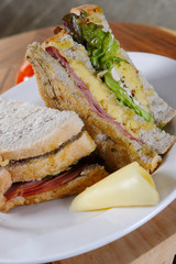 A sandwich club, also called a clubhouse sandwich, is a sandwich of bread, sliced ​​cooked poultry, or fried bacon, lettuce, tomato, and mayonnaise.