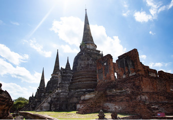 Fototapeta premium The ancient ruins of Wat Phra Si Sanphet, Ayutthaya, Thailand.
