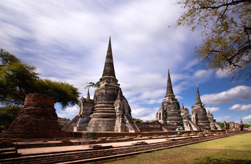 Fototapeta premium The ancient ruins of Wat Phra Si Sanphet, Ayutthaya, Thailand.