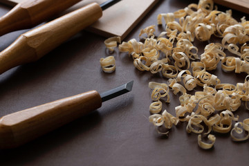 彫刻刀と削りカス