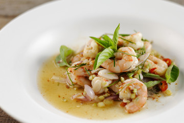 Spicy salad with shrimp